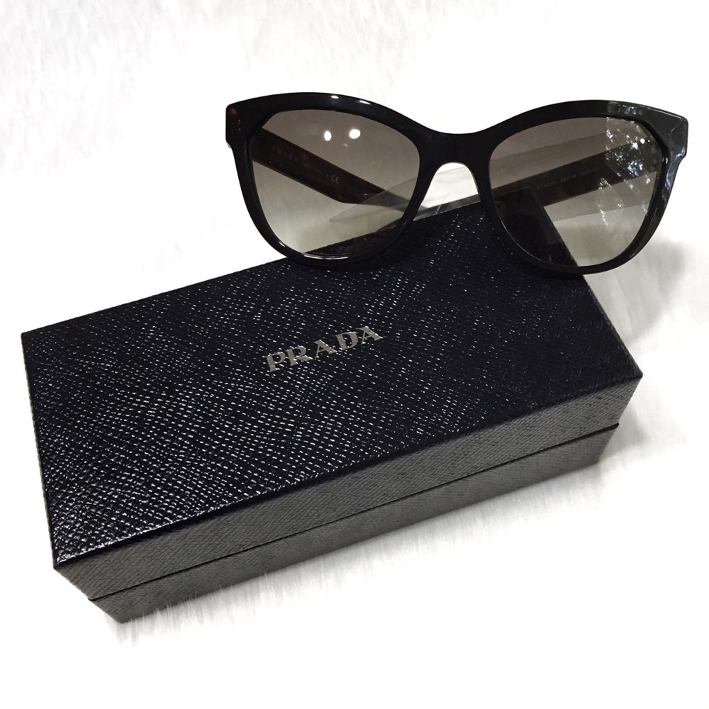 🆕 Prada Heritage Cateye Sunglasses (56mm)